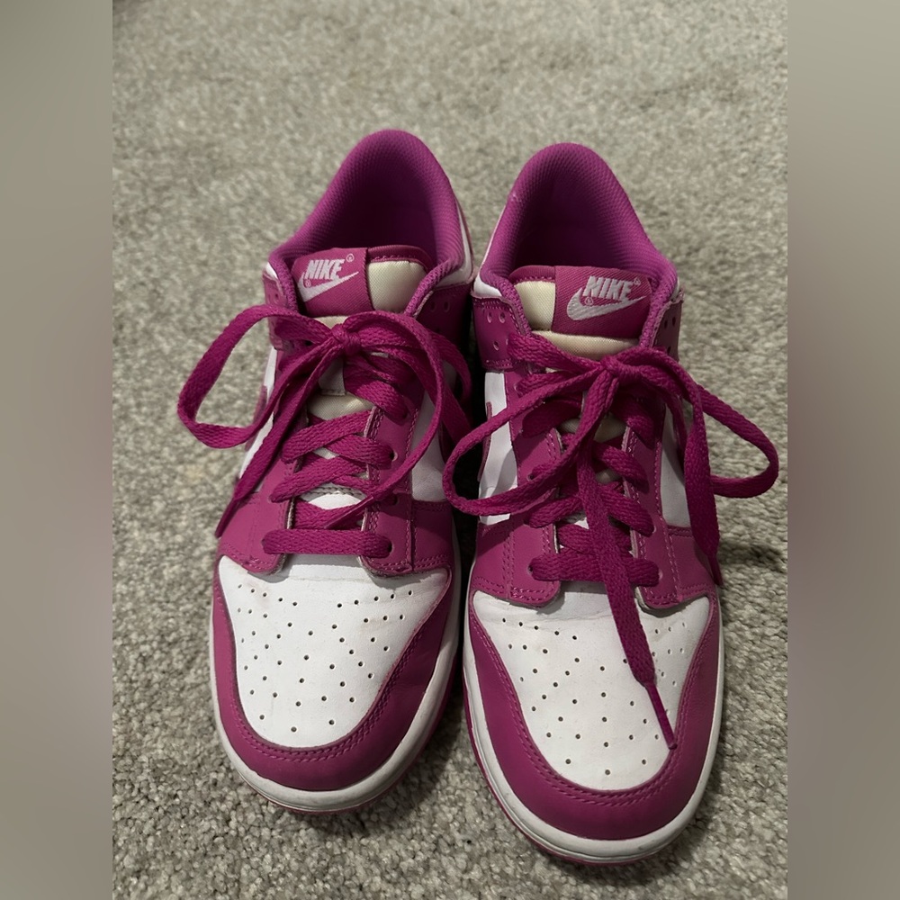 Nike dunk low. Worn once Size 7Y which is equivalent to a women’s 8-8.5.